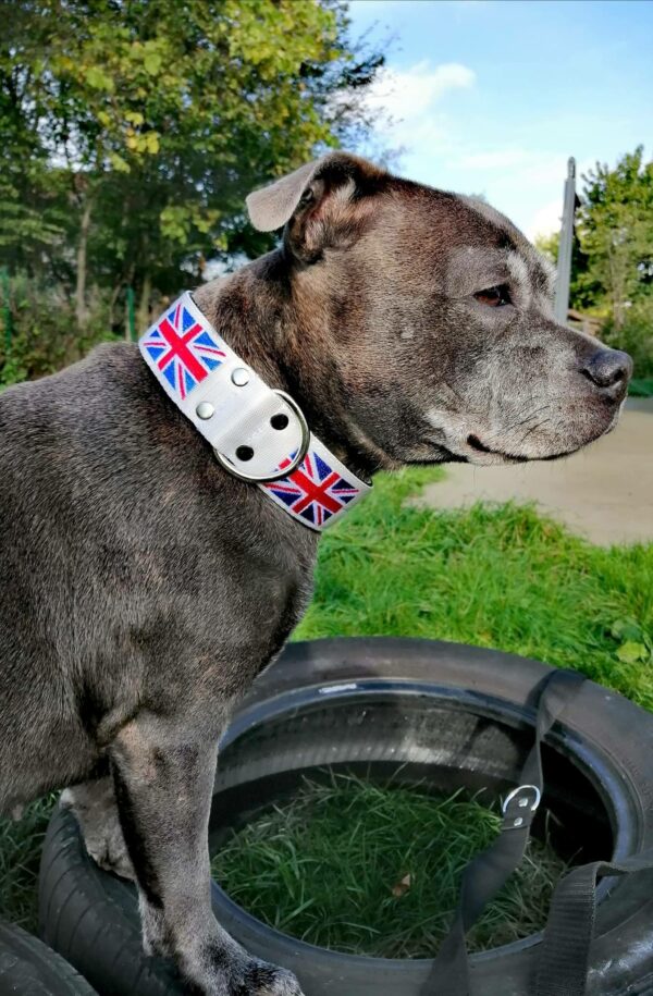 Collier blanc drapeau Anglais